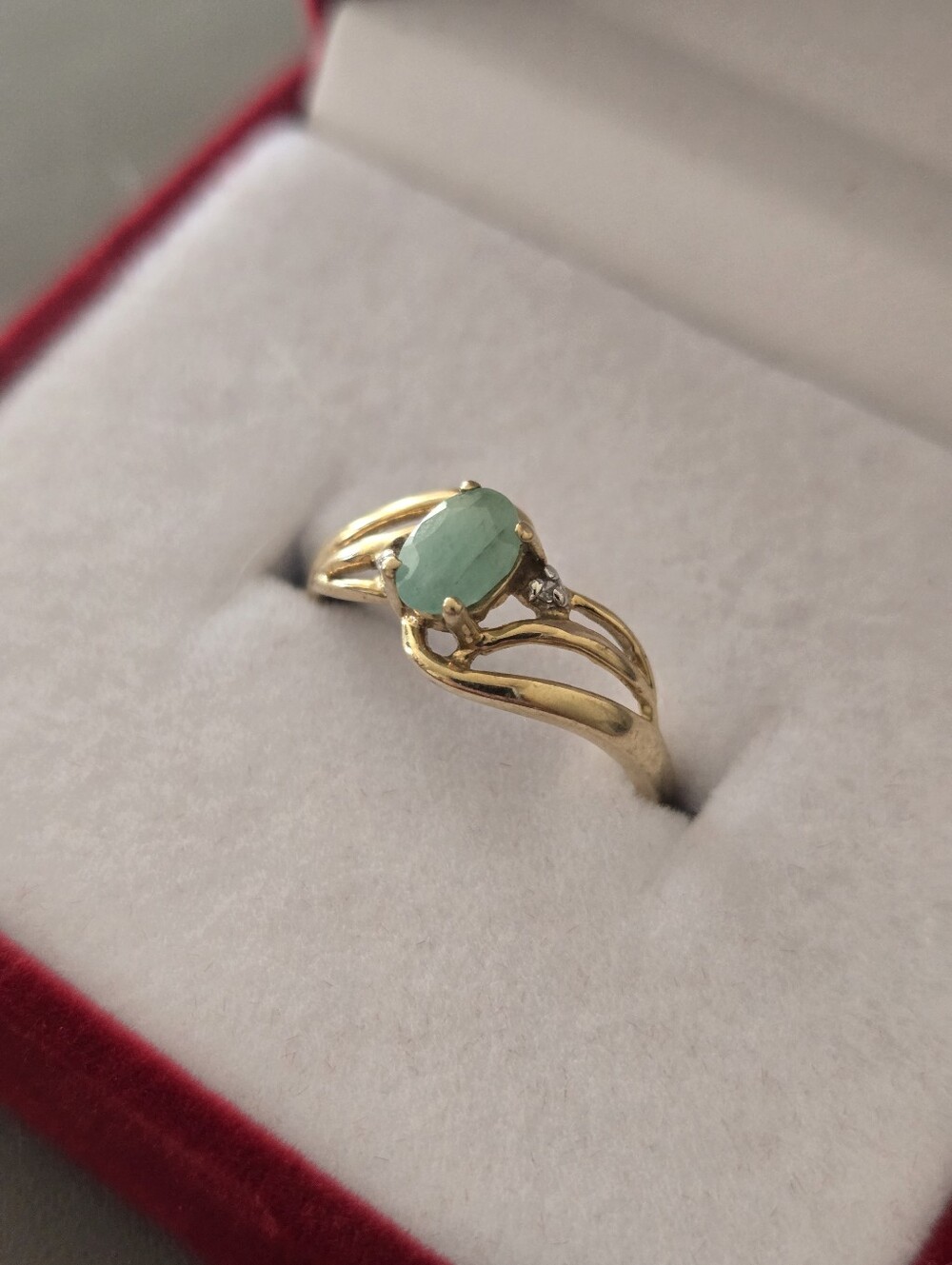 Vintage 10K Yellow Gold Oval Emerald Ring - Picture 2 of 3